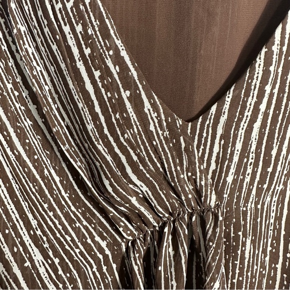 Coldwater Creek sleeveless v-neck top, size M, brown/cream, chiffon, flowy - Picture 6 of 10